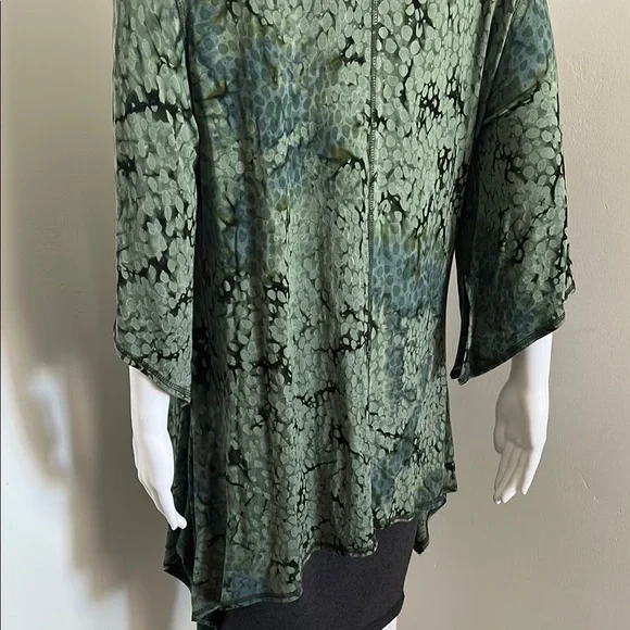 Dunia, Woman’s Size XL Asymmetrical Green Tunic Top - Picture 8 of 10